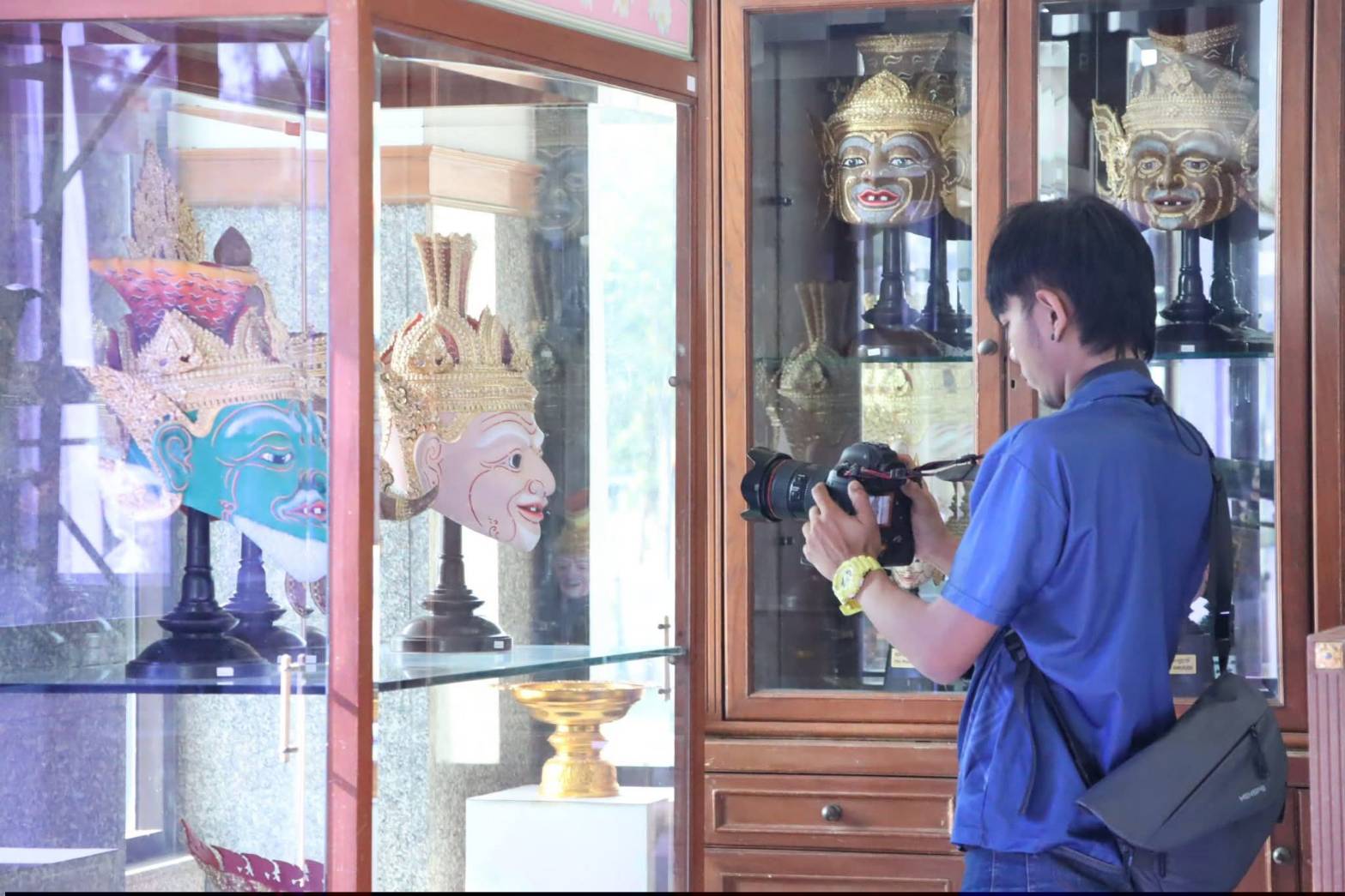 title - ผอ.ศพส. บันทึกเทปให้สัมภาษณ์ พระราชกรณียกิจอันทรงคุณูปการของสมเด็จพระนางเจ้าสิริกิติ์ พระบรมราชินีนาถ พระบรมราชชนนีพันปีหลวง ณ ศูนย์ส่งเสริมและพัฒนาอาชีพเสริมนอกภาคการเกษตร (ศูนย์ศิลปาชีพบางไทรฯ (เดิม))